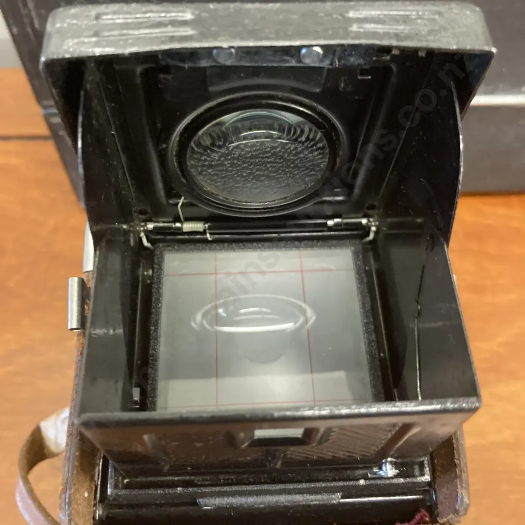 Yashica-D TLR Film Camera Yashikor 80mm f/3.5 Lens, Telephoto & Wideangle Lenses & Viewers, Leather Case, Hard Case Image 1++